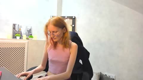 Elizabeth online show from February 10, 2:05 pm