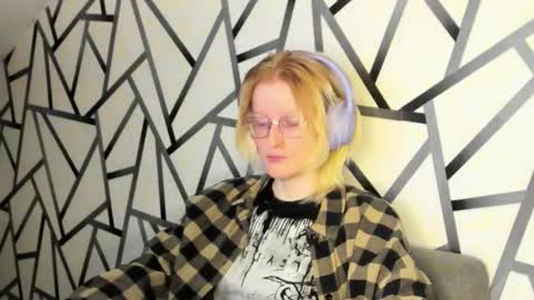 Snapshot of elizabeth_harpper chatting on November 7, 1:27 am Elizabeth online show from November 7, 1:27 am