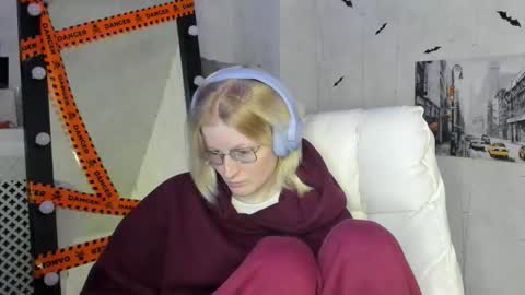 Snapshot of elizabeth_harpper chatting on November 12, 2:23 am Elizabeth online show from November 12, 2:23 am