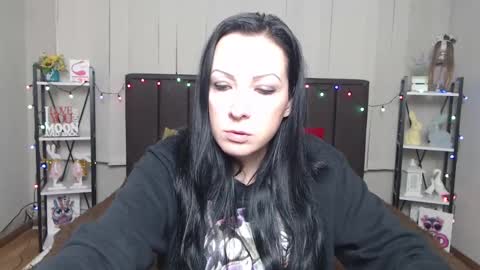 Snapshot of elizabethsho chatting on January 21, 9:15 pm ElizabethSho online show from January 21, 9:15 pm