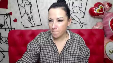 Snapshot of elizabethsho chatting on March 11, 12:22 am ElizabethSho online show from March 11, 12:22 am