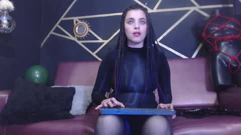 Snapshot of elizatex chatting on December 11, 10:27 pm online show from December 11, 10:27 pm