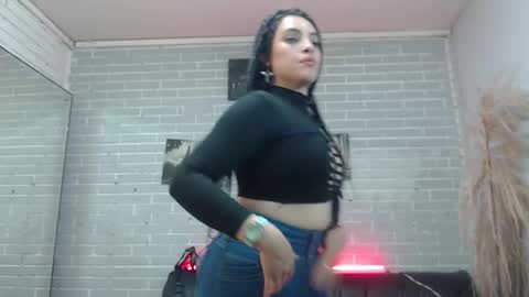 Snapshot of elizatex chatting on January 4, 8:05 pm online show from January 4, 8:05 pm