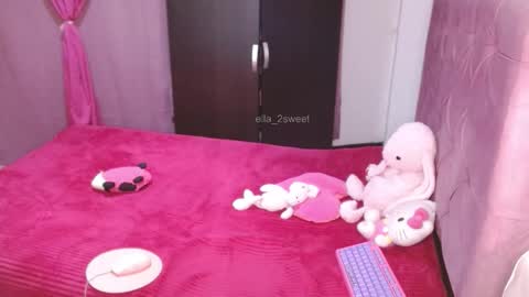 Snapshot of ella_2sweet chatting on December 1, 5:12 am Ella online show from December 1, 5:12 am