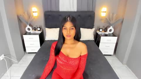 Ella online show from December 7, 4:25 pm