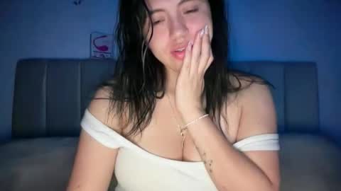 Snapshot of ella_aq chatting on December 2, 11:34 pm Ella online show from December 2, 11:34 pm