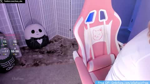 Snapshot of ella_foxx chatting on October 23, 12:54 am ella_foxx online show from October 23, 12:54 am