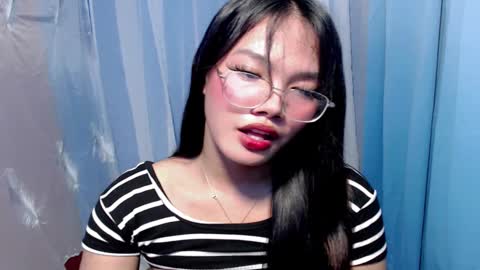 Snapshot of ella_fuma chatting on December 5, 2:42 am Ella online show from December 5, 2:42 am