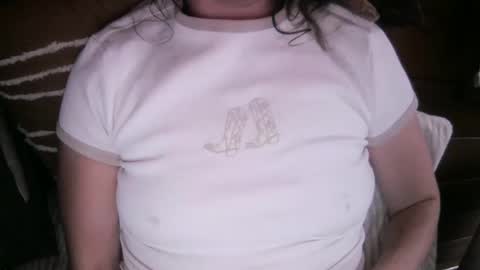 Snapshot of ella_girlnextdoor chatting on February 24, 11:32 am Ella - Girl Next Door online show from February 24, 11:32 am