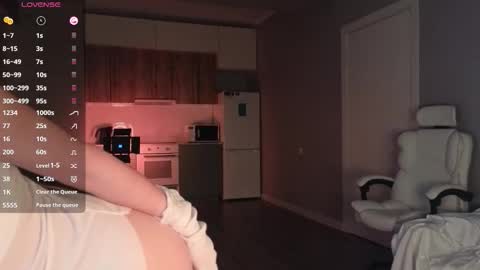 Snapshot of ella_lee15 chatting on September 15, 2:44 am Lee online show from September 15, 2:44 am