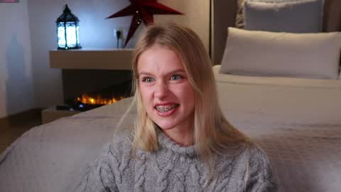 Ella online show from December 1, 5:57 pm