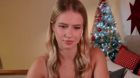 Ella online show from December 22, 7:52 pm