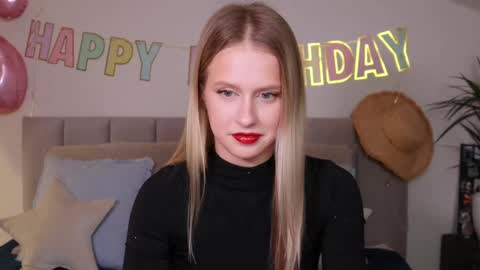 Ella online show from March 1, 7:37 pm