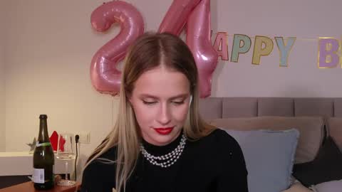 Ella online show from March 1, 10:42 pm