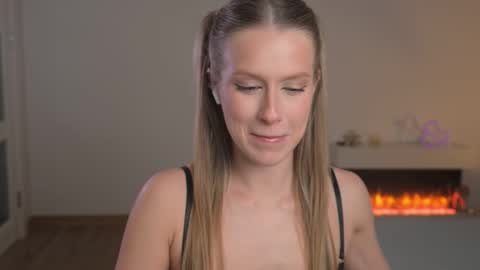 Ella online show from February 27, 7:36 pm