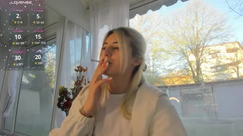 ella_vee online show from April 7, 5:08 am