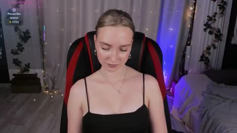 Snapshot of ellabloom chatting on September 24, 2:42 pm Ella online show from September 24, 2:42 pm