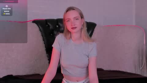 Snapshot of ellabloom chatting on November 28, 12:41 pm Ella online show from November 28, 12:41 pm