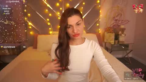 Snapshot of ellagoldenn chatting on January 13, 10:37 pm Ella online show from January 13, 10:37 pm