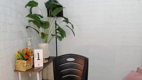 Snapshot of ellahollywood1818 chatting on November 15, 2:31 am CINDERELLA online show from November 15, 2:31 am