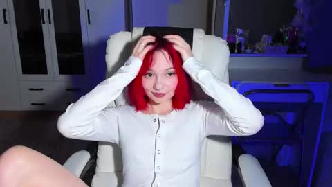 Snapshot of ellales chatting on December 5, 8:23 am ellales online show from December 5, 8:23 am