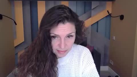 Snapshot of ellalongs chatting on October 21, 11:33 am EllaLongs online show from October 21, 11:33 am