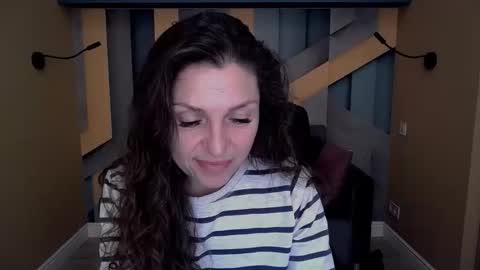 Snapshot of ellalongs chatting on November 18, 12:31 pm EllaLongs online show from November 18, 12:31 pm