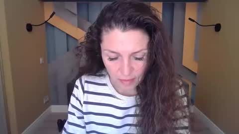 Snapshot of ellalongs chatting on December 3, 12:25 pm EllaLongs online show from December 3, 12:25 pm