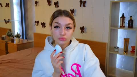 ellamilla online show from December 24, 5:27 am