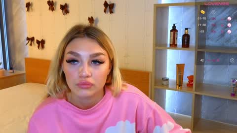 ellamilla online show from December 25, 11:33 am