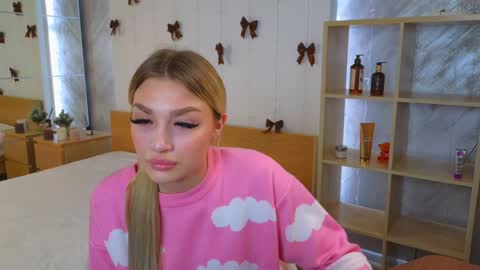 ellamilla online show from December 26, 8:28 am