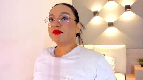 Snapshot of ellamontoya chatting on October 22, 11:21 am Ella online show from October 22, 11:21 am