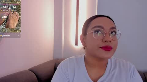 Snapshot of ellamontoya chatting on November 6, 11:55 am Ella online show from November 6, 11:55 am