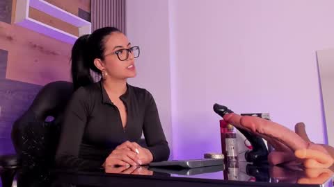  ella  online show from September 22, 11:45 am