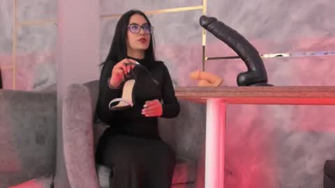  ella  online show from November 8, 11:21 am