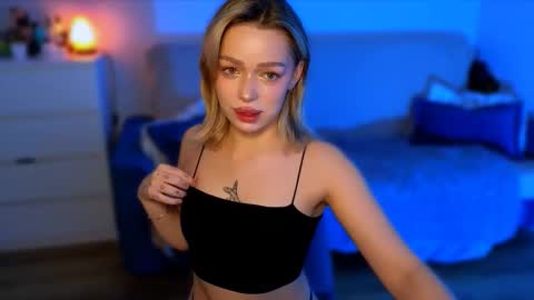 Ella online show from November 10, 5:17 am