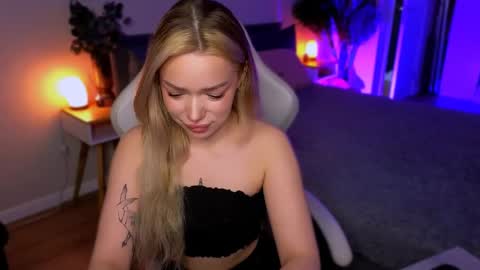 Ella online show from April 14, 5:46 am