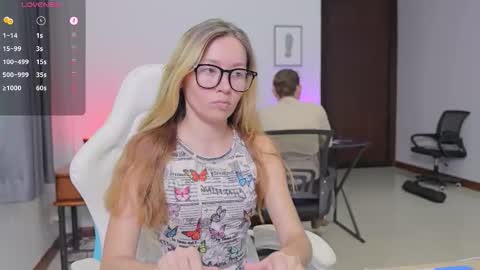 Snapshot of ellcrys chatting on October 9, 1:14 am im Elsa lets go Subscribe to my OF and Youtube -35 online show from October 9, 1:14 am