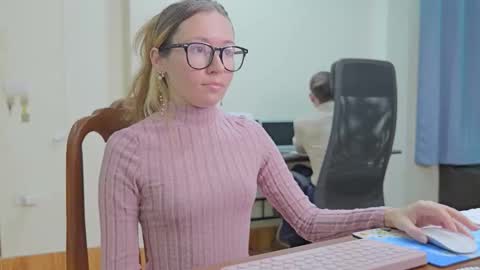 Snapshot of ellcrys chatting on October 24, 10:06 pm im Elsa lets go Subscribe to my OF and Youtube -35 online show from October 24, 10:06 pm