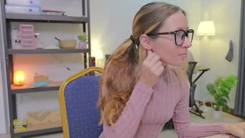 Snapshot of ellcrys chatting on November 10, 10:09 pm im Elsa lets go Subscribe to my OF and Youtube -35 online show from November 10, 10:09 pm