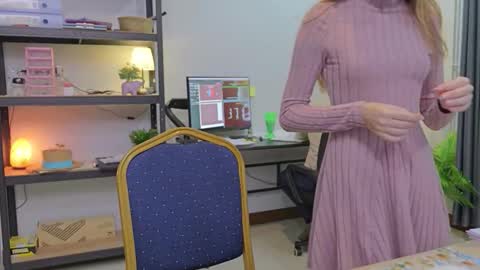 Snapshot of ellcrys chatting on November 24, 10:53 pm im Elsa lets go Subscribe to my OF and Youtube -35 online show from November 24, 10:53 pm