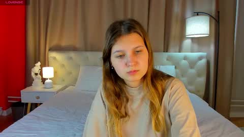 Snapshot of elle_ellise chatting on September 21, 7:54 am elle_ellise online show from September 21, 7:54 am