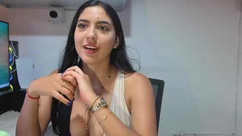 Snapshot of ellecollinss chatting on November 5, 1:27 am S O F I A 3 Try my private online show from November 5, 1:27 am