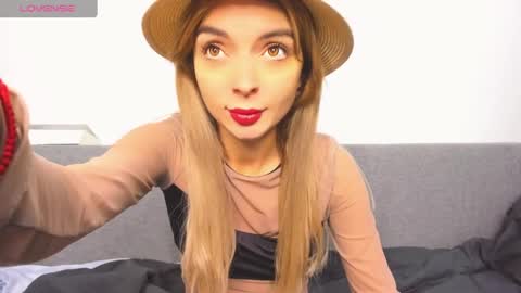 ellen_flow online show from December 1, 8:42 pm