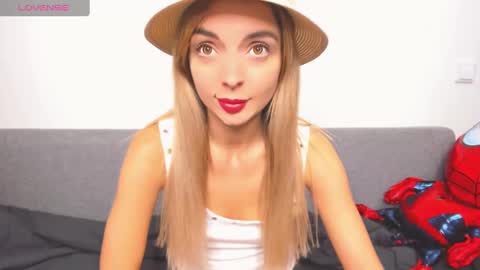 ellen_flow online show from December 13, 8:26 pm