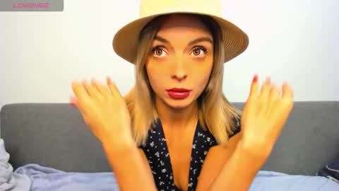 ellen_flow online show from October 20, 10:21 pm