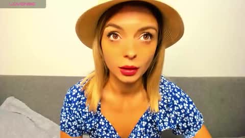 ellen_flow online show from October 25, 9:42 pm