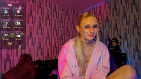 Snapshot of elli_26 chatting on December 11, 8:58 am Ellie online show from December 11, 8:58 am