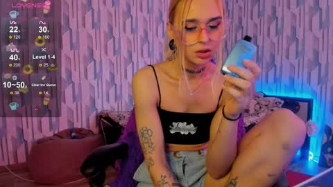 Snapshot of elli_26 chatting on January 5, 10:21 am Ellie online show from January 5, 10:21 am
