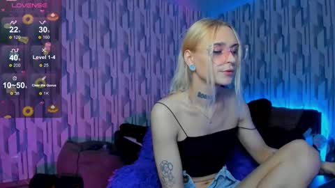 Snapshot of elli_26 chatting on January 17, 10:33 am Ellie online show from January 17, 10:33 am